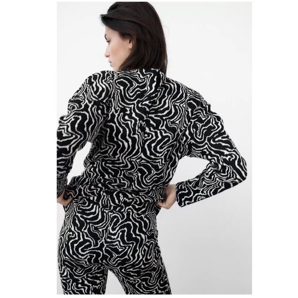 Zara longline jacquard top black and white abstract lines large fall - Picture 3 of 9